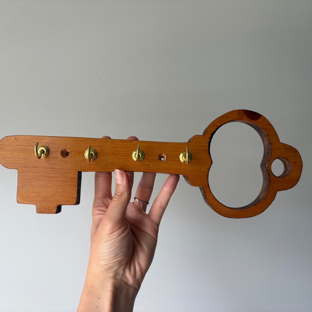 Wooden Key Shaped Wall Hook Decor